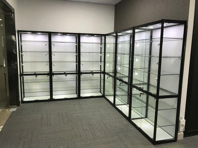 TOP QUALITY GLASS DISPLAY